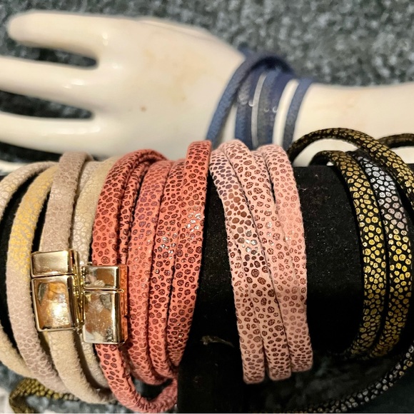 Bracelets - Picture 5 of 8